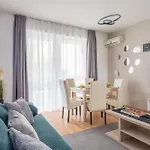 Two-bedrooms Cbd Bp Apartment *